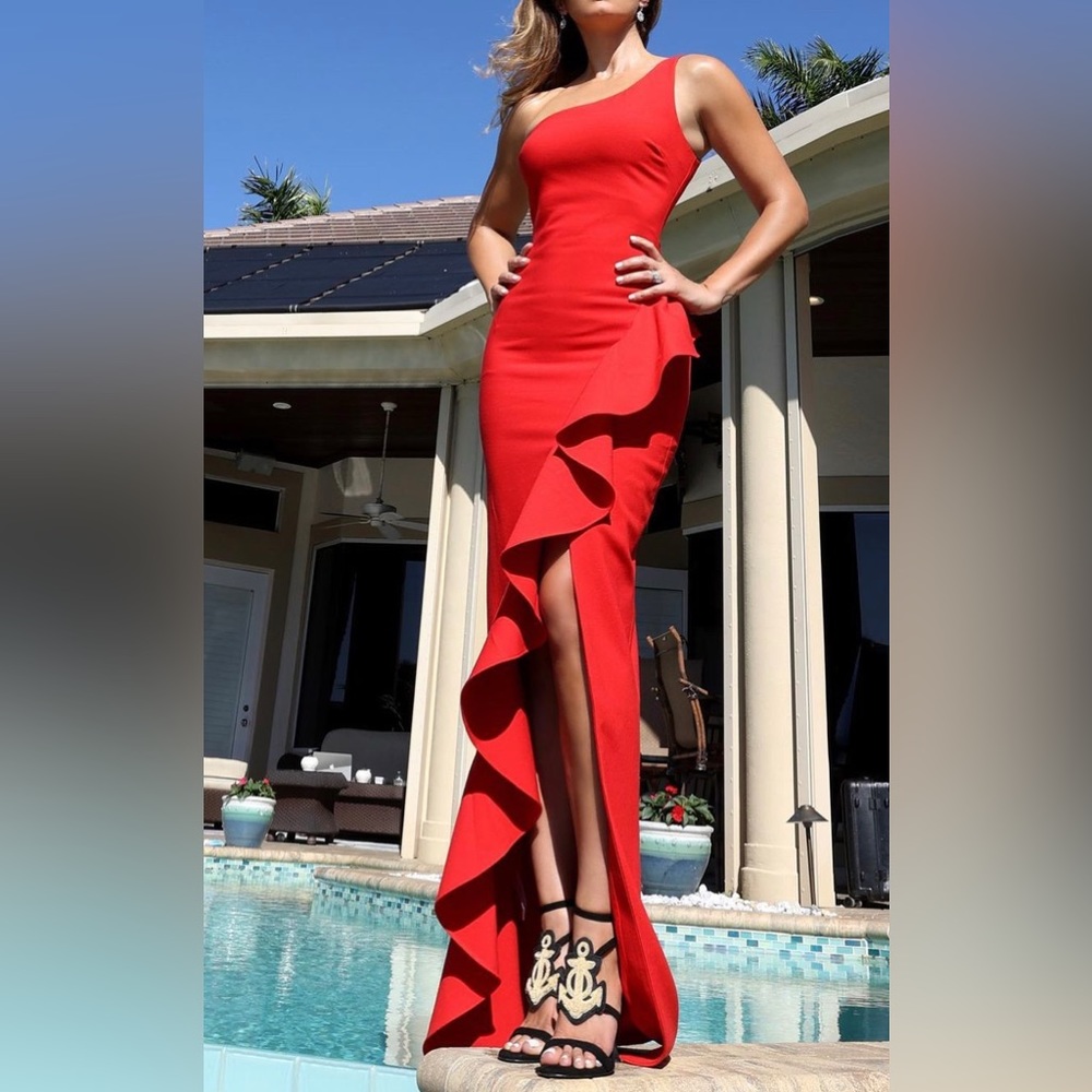The ultimate RED DRESS size 4